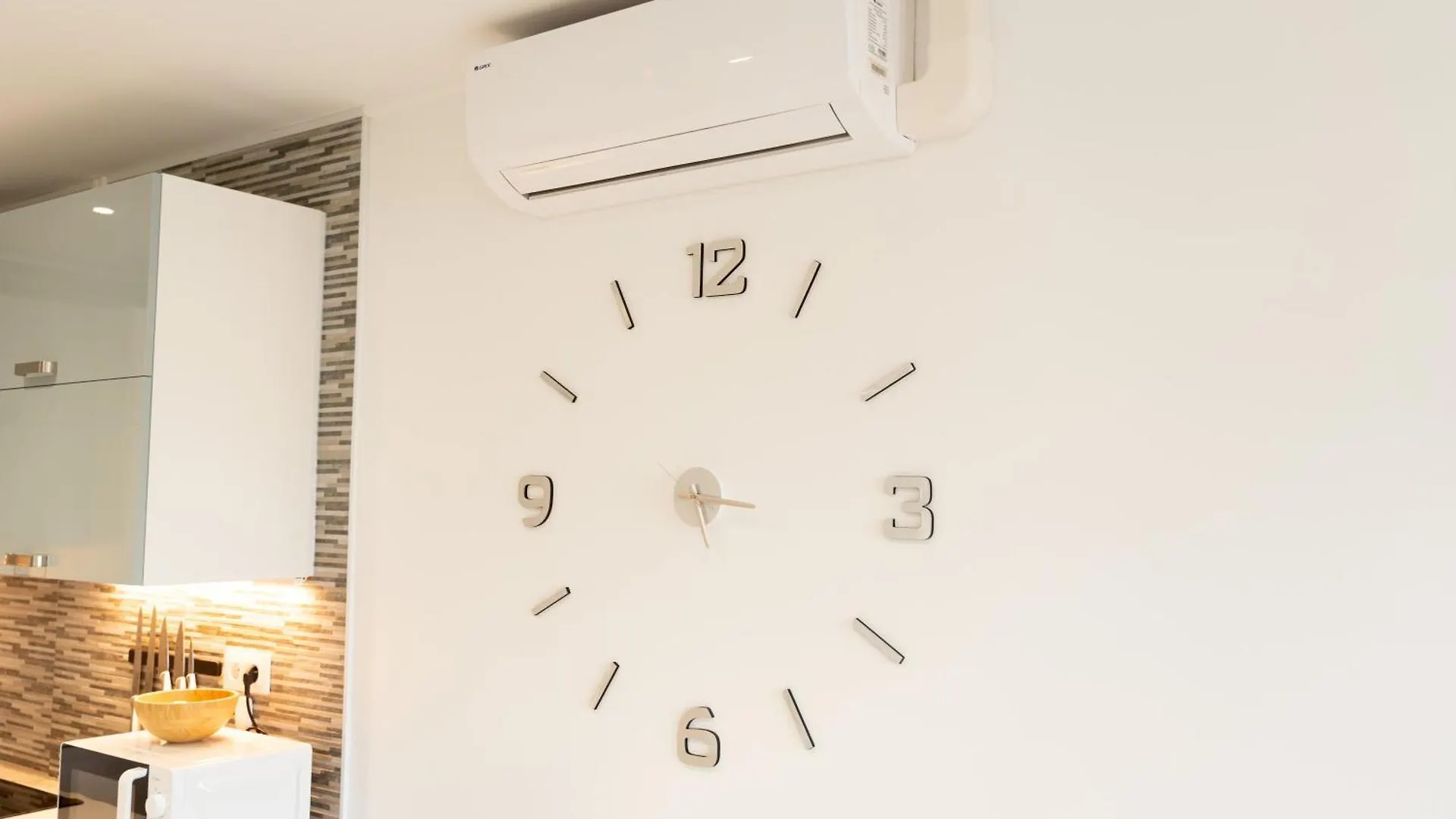 Sunny Vibes Apartment With Sea View 아데제