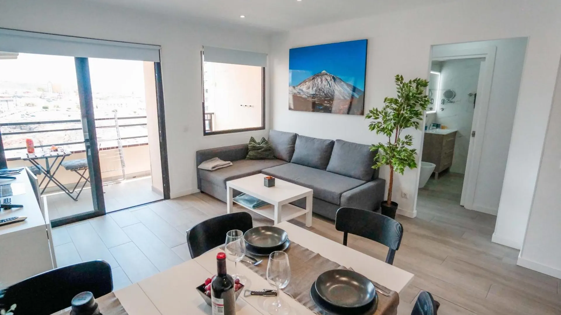 Sunny Vibes Apartment With Sea View 아데제